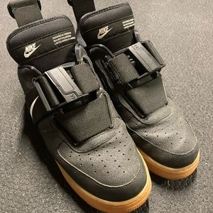 Nike Air Force 1 utility black